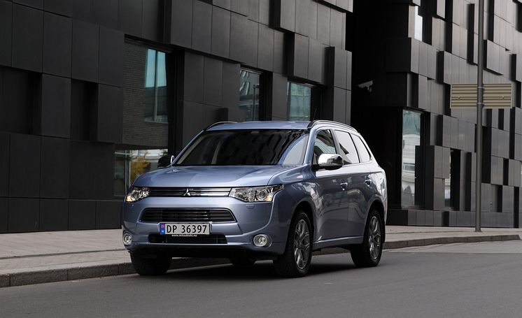 Mitsubishi Outlander Plug-in Hybrid EV 2014