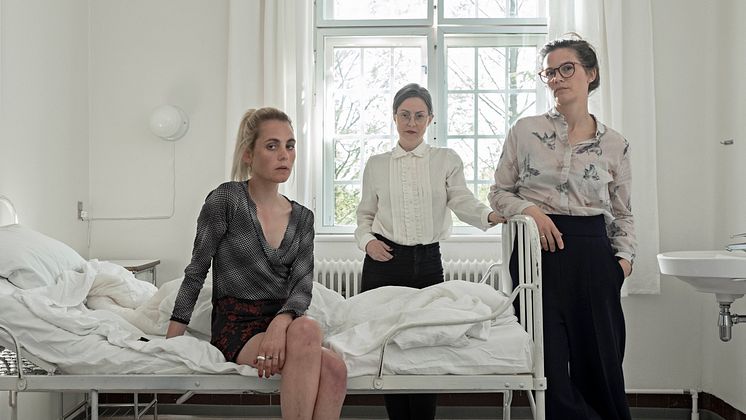 På foto (fra venstre): Victoria Carmen Sonne, instruktør Marie Grahtø  og Lisa Carlehed