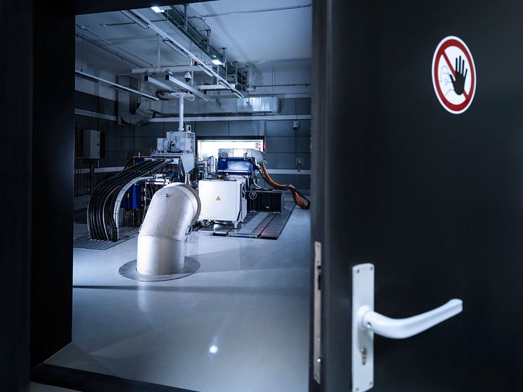 Keyhole view into one of the test benches at the Neuburg facility.jpg