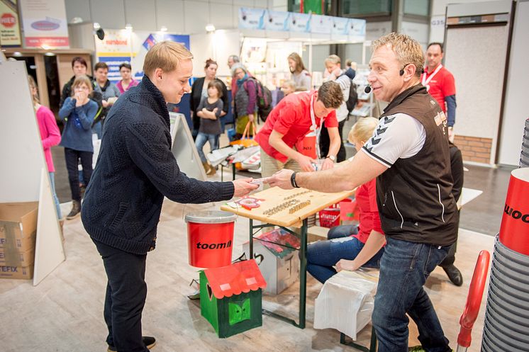 Toom Baumarkt sammelt für Bärenherz: Spendenaktion auf der Messe Haus-Garten-Freizeit