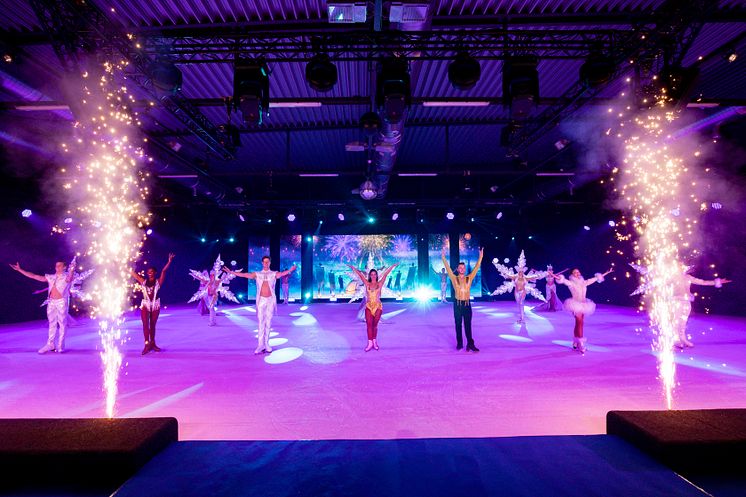 HOLIDAY ON ICE feiert Saisonauftakt: spektakuläre Cast-Performances und leidenschaftliche Starkür von Sarah Lombardi