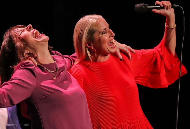 Viktoria Tolstoy och Vivian Buczek.jpg