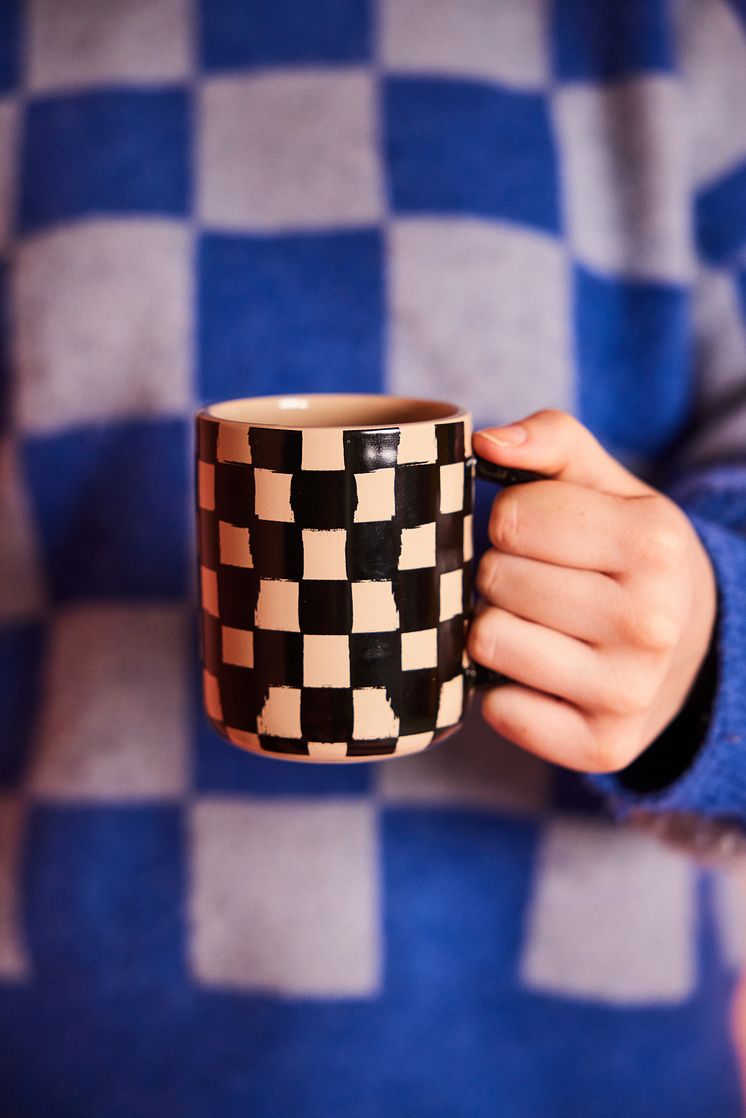 Byon AW23 - Mug Liz check