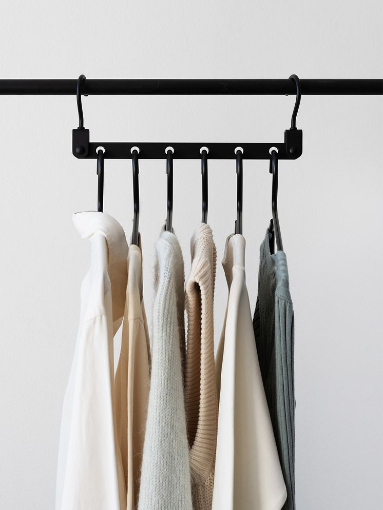 space saving hanger1.jpg