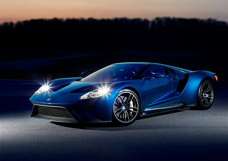 A Ford és a Corning az iparágban elsőként mutatja be a vadonatúj Ford GT szupersportkocsiban a Gorilla Glass hibrid üvegtechnológiát