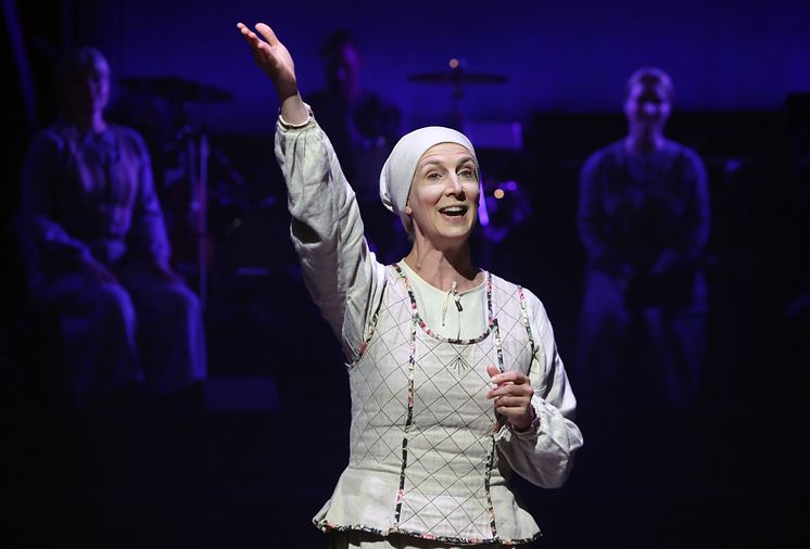 Hanna Kulle som Kattrina i Skrolycka.