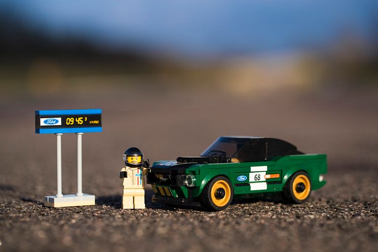 033_DG_Ford_Speed_Champions_Lego_