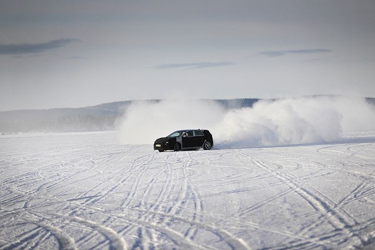 Thierry Neuville testkör nya Hyundai i30 i Arjeplog.