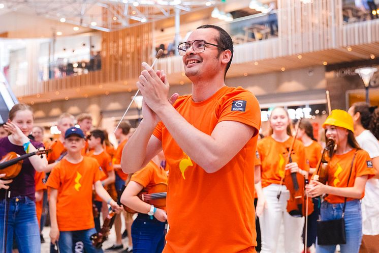 Ron Davis Alvarez på flashmob i Nordstan.