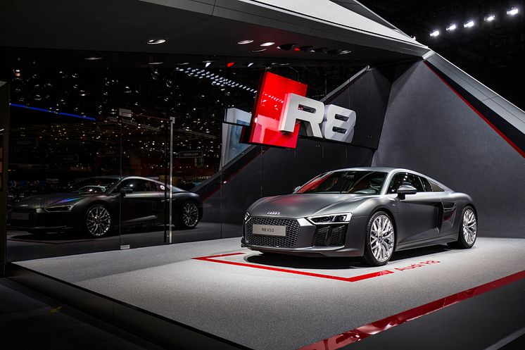 The new Audi R8 V10 on the Geneva Motorshow 2015 (front)