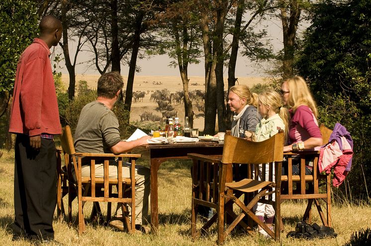 Frokost på savannen i Masai Mara med utsikt til den store dyrevandring