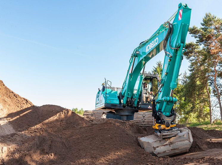 Kobelco_210_engcon