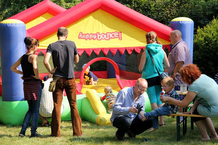 Tag der offenen Tür im Kinderhospiz: Bärenherz-Sommerfest lockt 1.000 Besucher in den Kees’schen Park