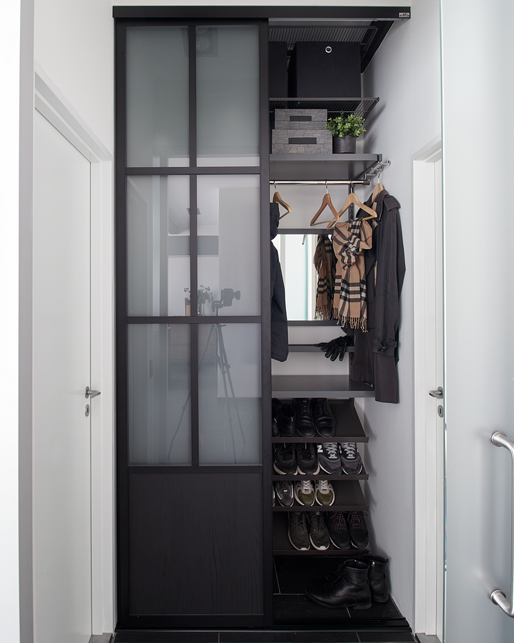 2_Elfa_Clothing_Interior_Click-in_system_Décor_Slidingdoor_Gallery_2022_10_ 4