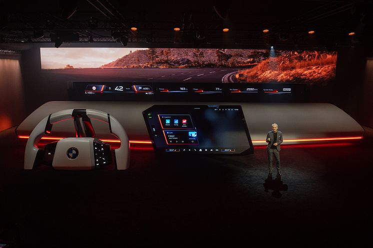 CES 2025 - BMW Panoramic iDrive og Adrian van Hooydonk, Head of BMW Group Design