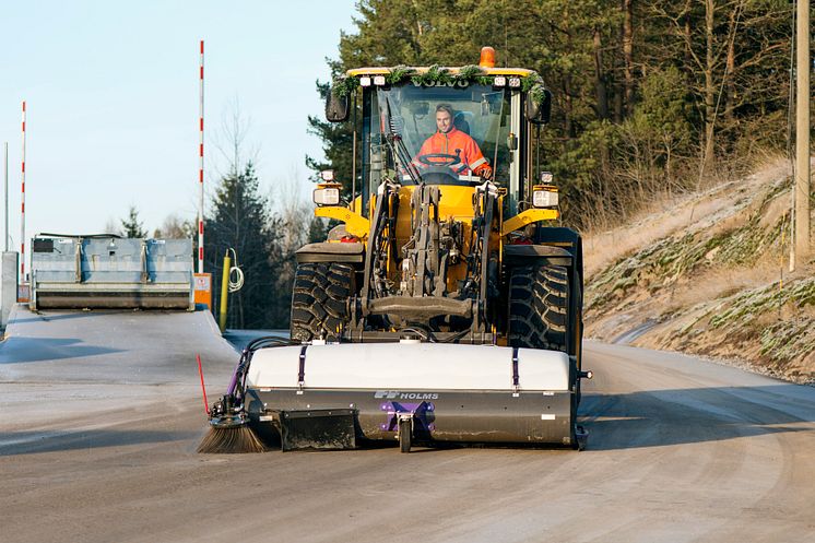 Holms Dustbuster hos Ragn-Sells på Volvo L60H hjullastare