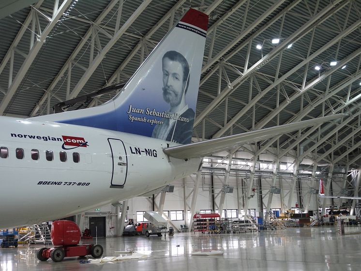 Juan Sebastián Elcano's tail (LN-NIG) at Norwegian's hangar in Oslo.