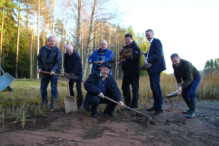 De första spadtagen vid Helgbo badplats