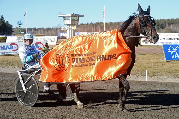 Missle Hill och Örjan Kihlström efter segern i Hertigen av Värmland Prins Carl Philips Jubileumspokal 2020