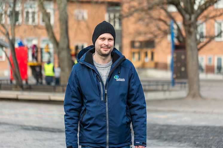 Det kommunala fastighetsbolaget Strängnäs Fastighets AB ska med stöd från Klimatfond Strängnäs installera solceller på Vasaskolans tak. Foto Lina Östling