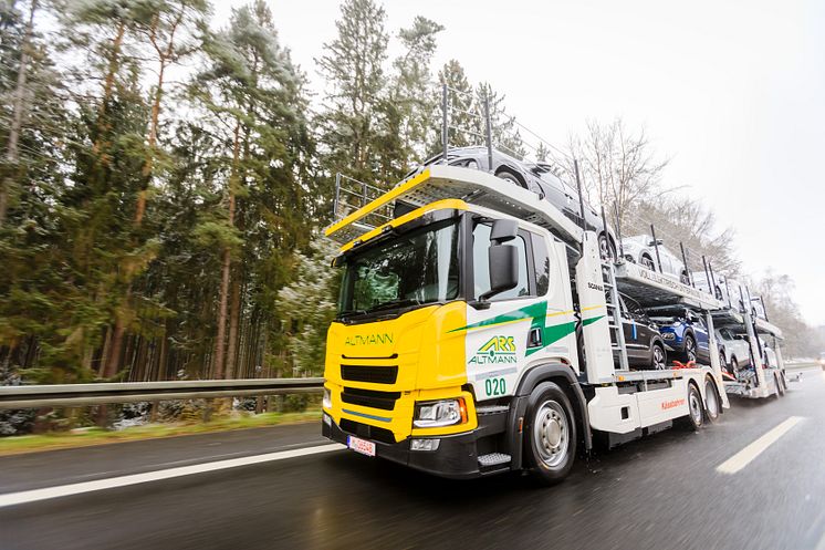 Lokal emissionsfrei, leise und zuverlässig unterwegs: Der Scania P 25 BEV bewährt sich auch als Autotransporter im Regional- und Verteilerverkehr.