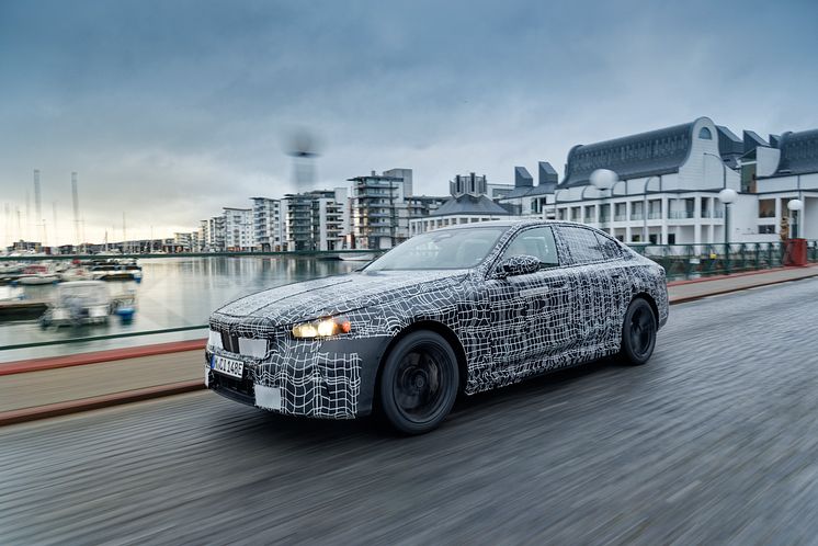 Helt nye BMW i5 Sedan på kamuflerte tester
