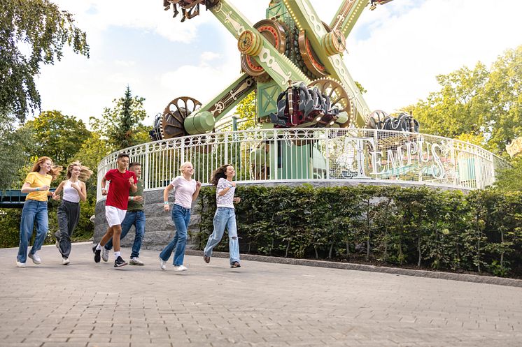 Liseberg_Tempus_springande_ungdomar_s2022 (3).jpg