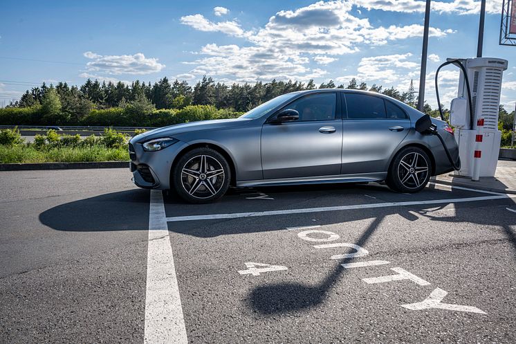 Mercedes-Benz Plug & Charge