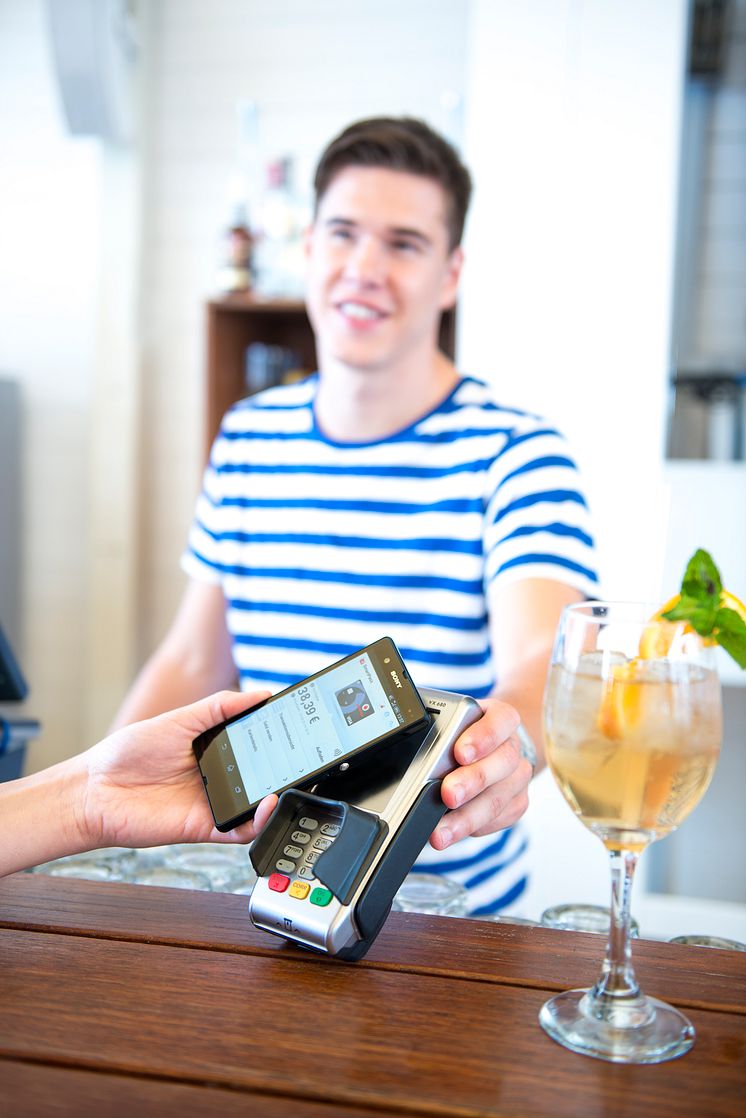 Visa_Mobiles Bezahlen mit Vodafone SmartPass_Strandbar