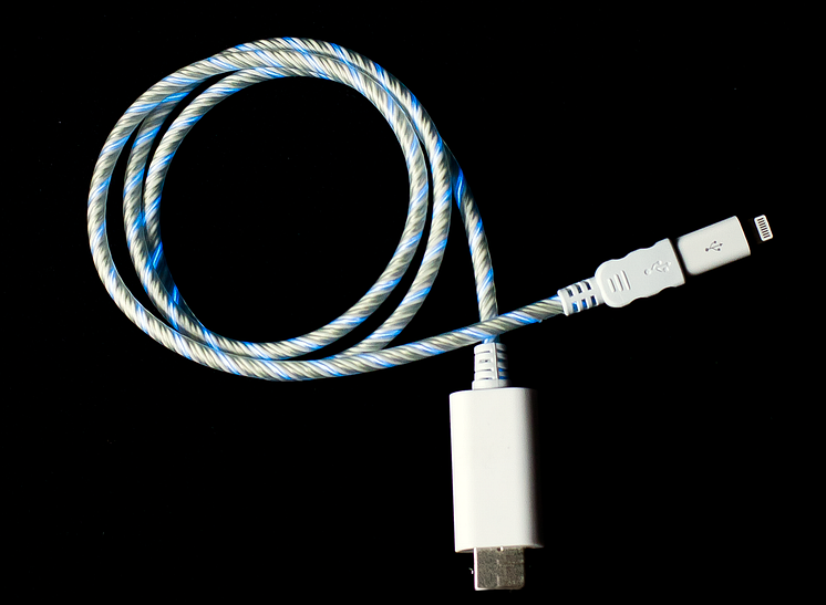 USB-kabel med synlig ström, vit, högupplöst