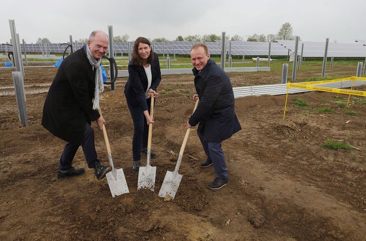 Pressefoto Spatenstich PV-Anlage Bobingen 2