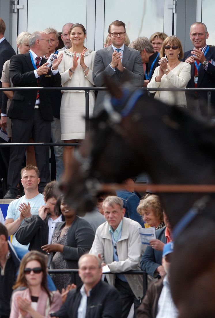 Kronprinsessan Victoria och Prins Daniel på Gävletravet