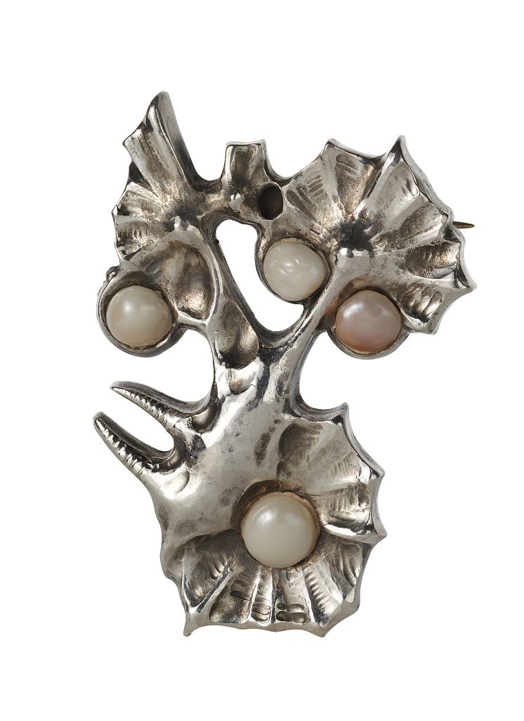 Tornekvist / Thorn Twig, sølvbrosje m/ferskvannsperler / brooch 1905, Gerhard Munthe
