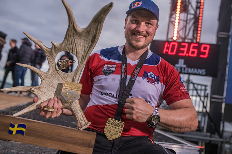 Matt Cogar fejrer sejren ved STIHL TIMBERSPORTS® Champions Trophy 2019