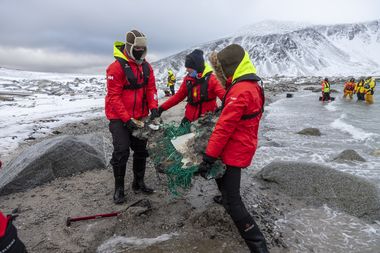 Beach-cleanup.jpg