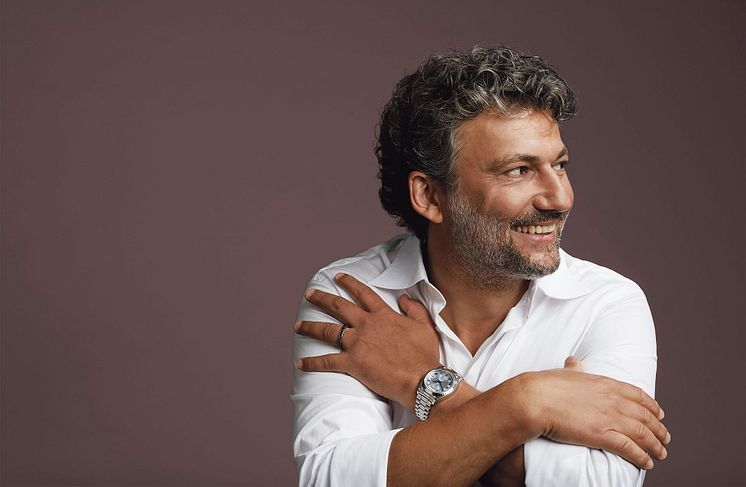 Jonas_Kaufmann_photoGregorHohenberg_SonyMusic_1920x1254.jpg