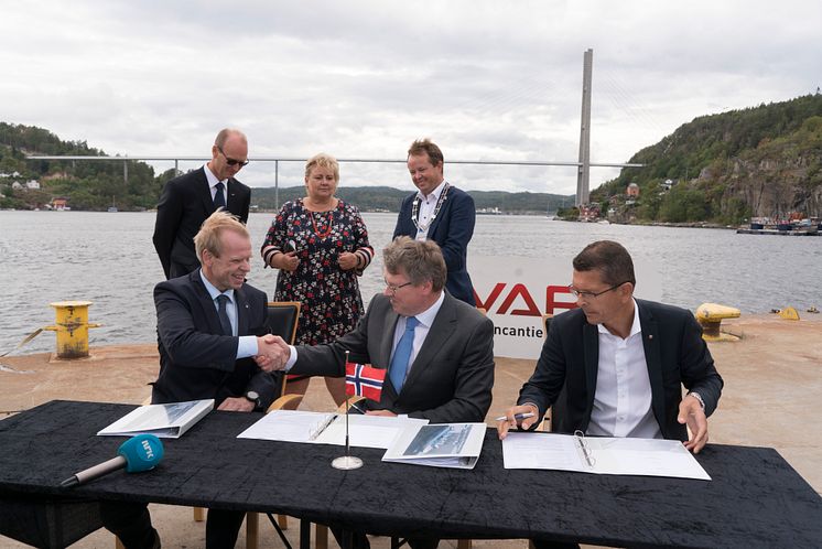 High res image - Kongsberg Maritime - Vard signing
