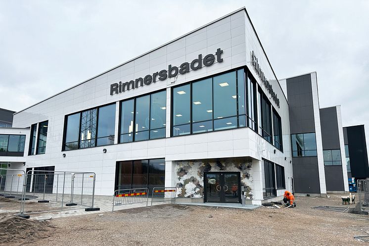 Rimnersbadets framsida med entré