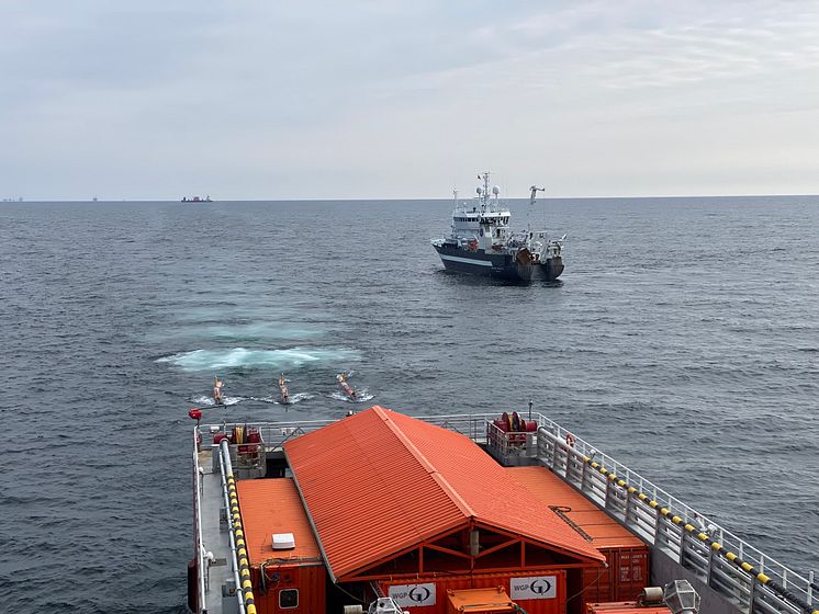 a close pass between the Skandi Nova shooting seismic and IMR RV Kristine Bonnevie