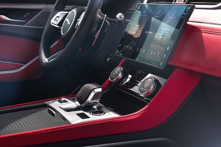 Jag_F-PACE_21MY_06_Location_Interior_06_Del_150920