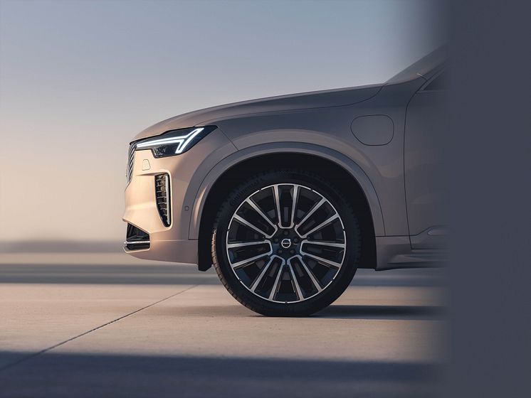 New_Volvo_XC90_Exteriors.jpg