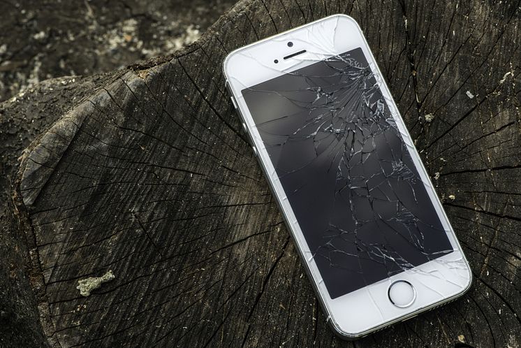 8531591-broken-iphone.jpg