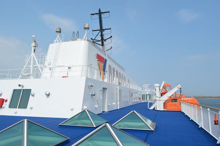 Sonnendeck auf Scandlines' neuer Hybridfähre "Berlin"