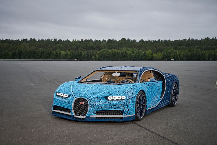 En Bugatti Chiron byggd helt i LEGO® Technic™ bitar