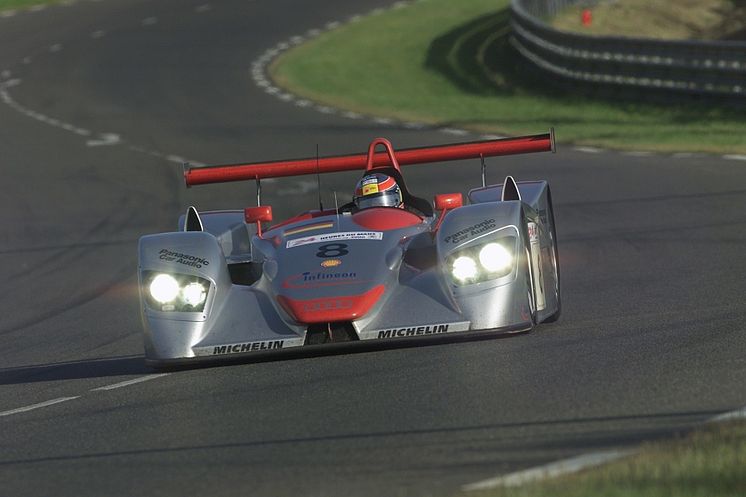 I Goodwood kører Tom Kristensen den Audi R8 LMP fra 2000, som han vandt den første Le-Mans-sejr til Audi i