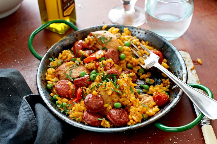 Paella med chorizo och kyckling - recept från Zeta