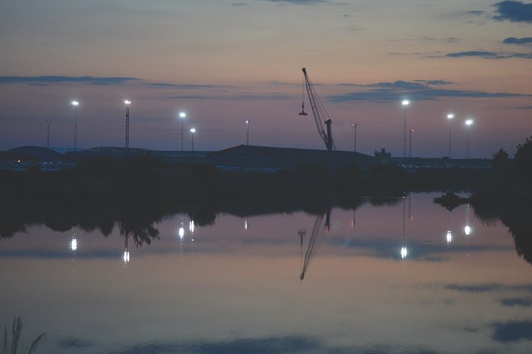 Halmstad Hamn miljösatsar med LED mastbelysning på biluppställningsyta