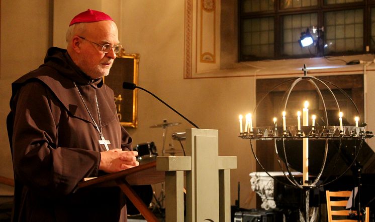 Biskop Anders Arborelius bad under förbönsgudstjänsten.