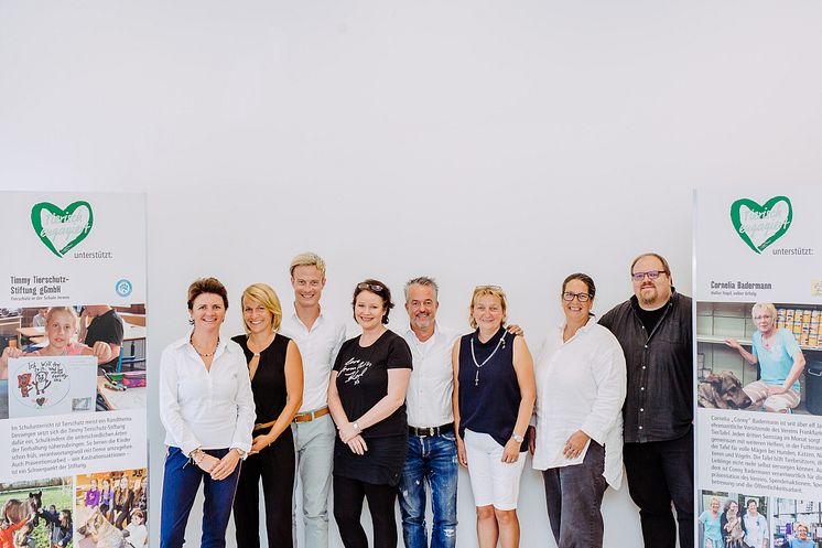 Die "tierisch engagiert"-Jury: v.l. Valentina Kurscheid, Christina Plohmann, Gerrit Heemsoth-Kleinlützum, Valérie Augustin, Torsten Toeller, Andrea Weigold, Anke Rottmann, Daniel Medding