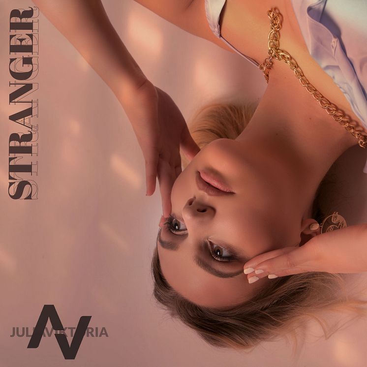 Julia Viktoria - EP "Stranger